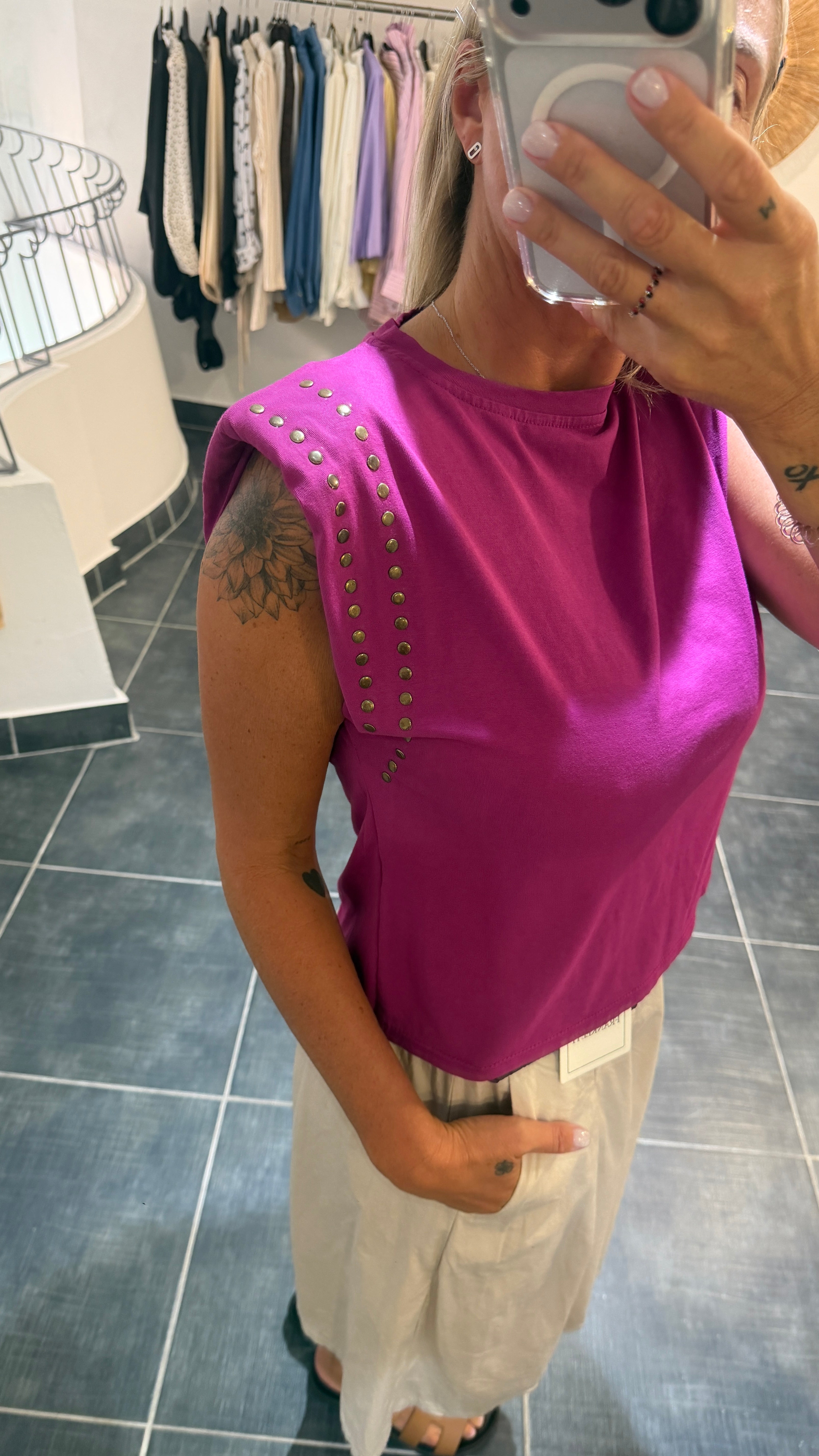 Top à épaulettes détails cloutés GANOU Fuschia