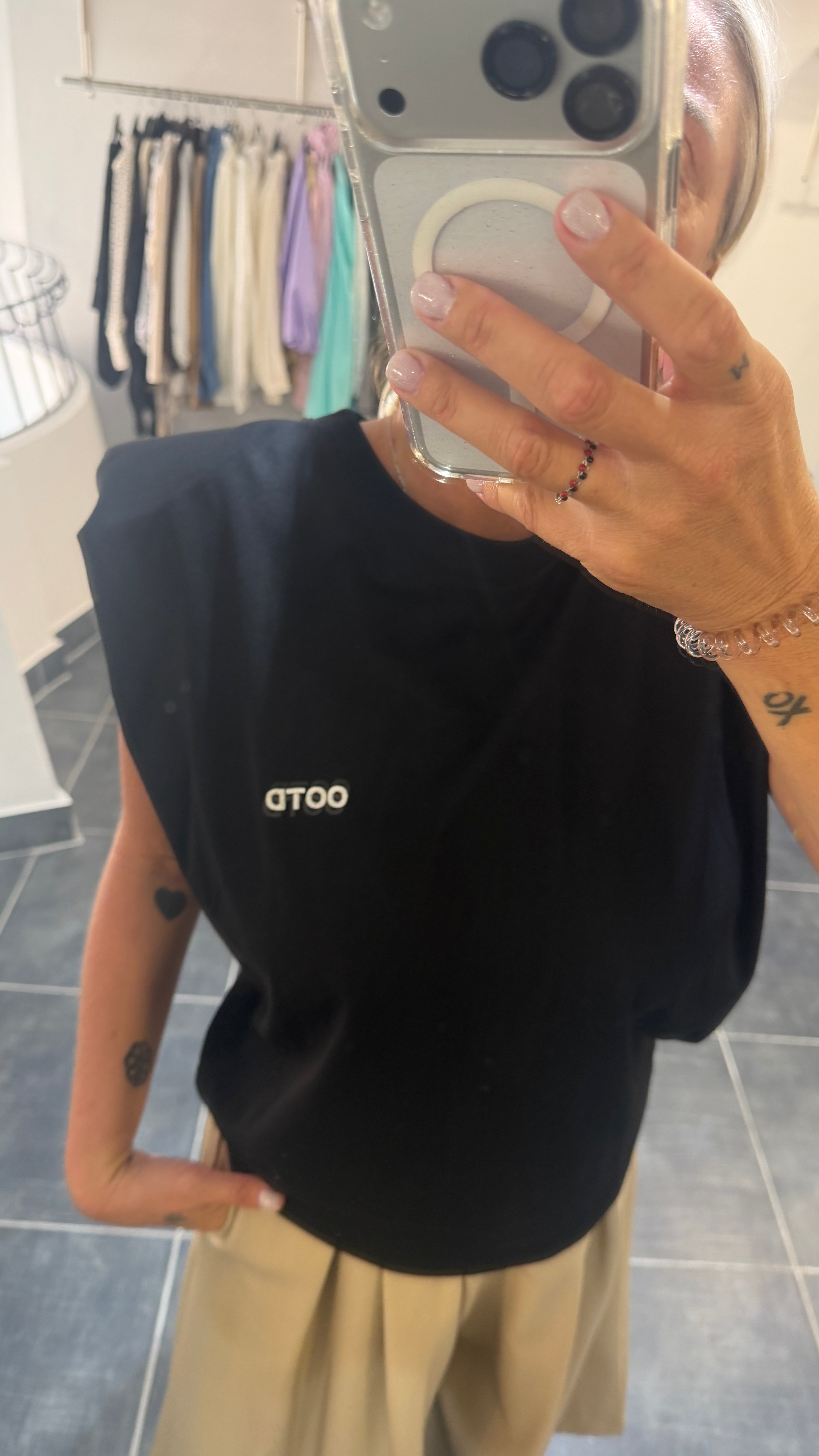 Top sans manches à Épaulettes OOTD Noir