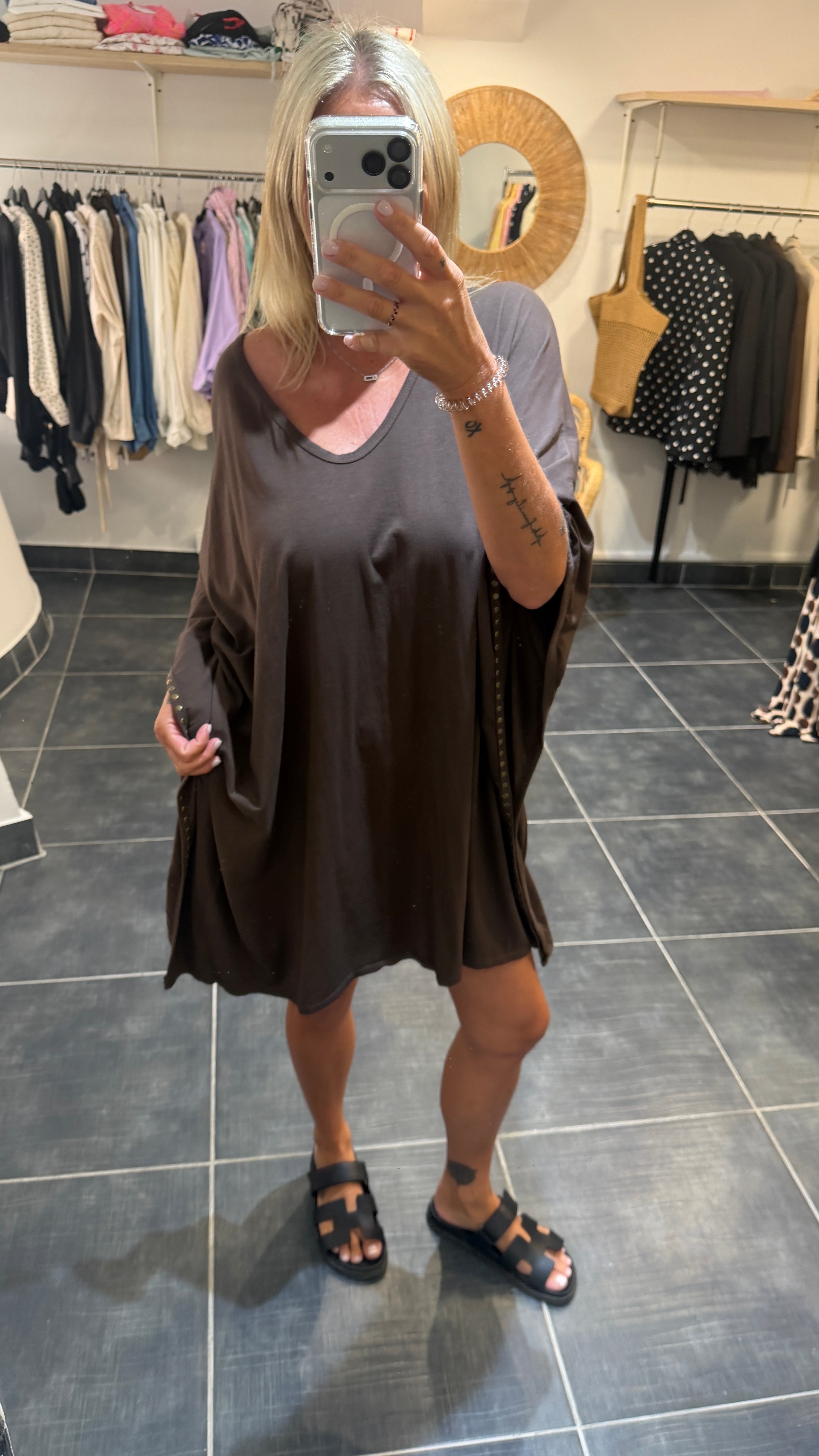 Robe courte et ample détails cloutés YODA Chocolat