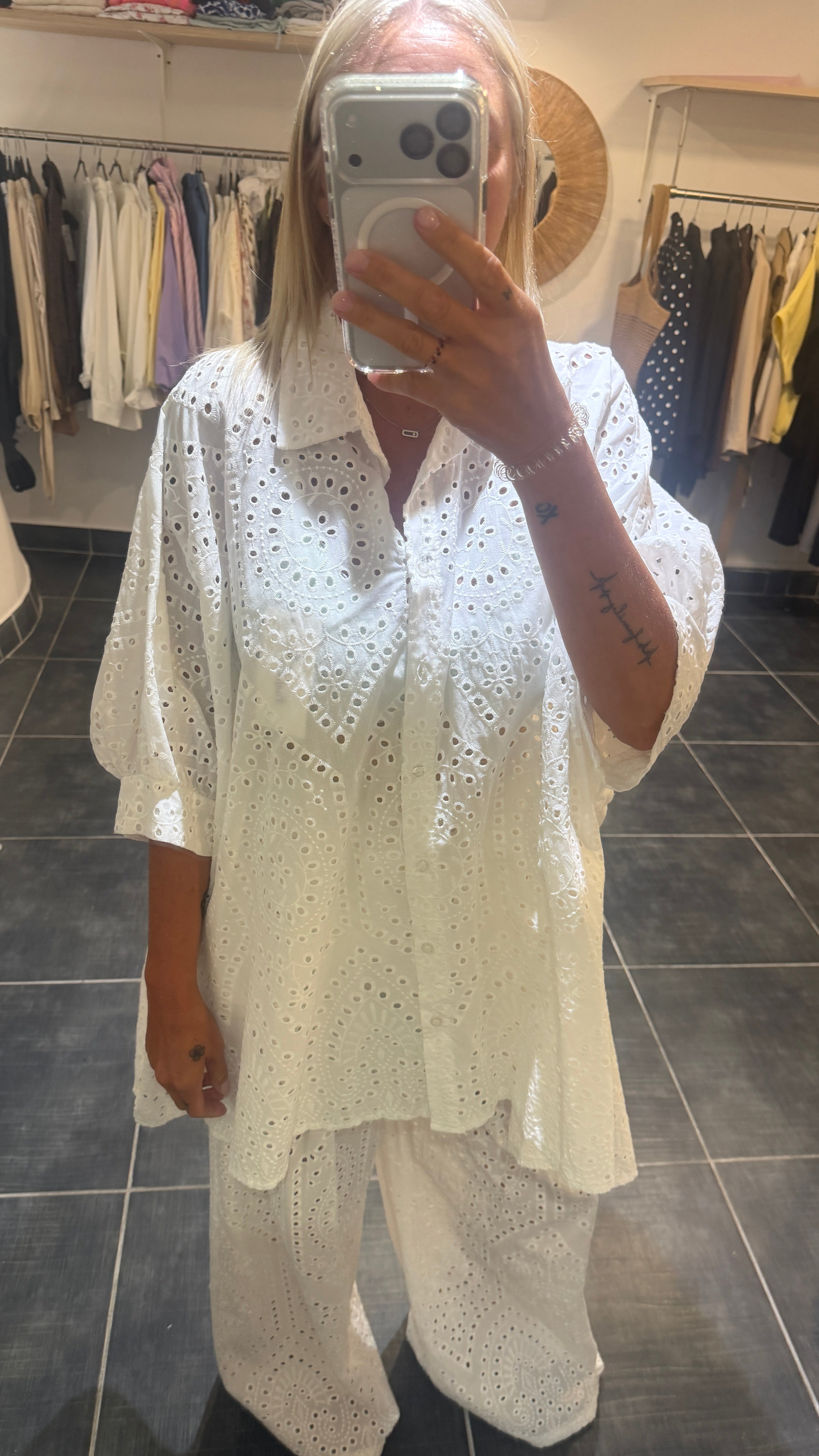 Chemise large en longue en broderie anglaise ANIA Blanc
