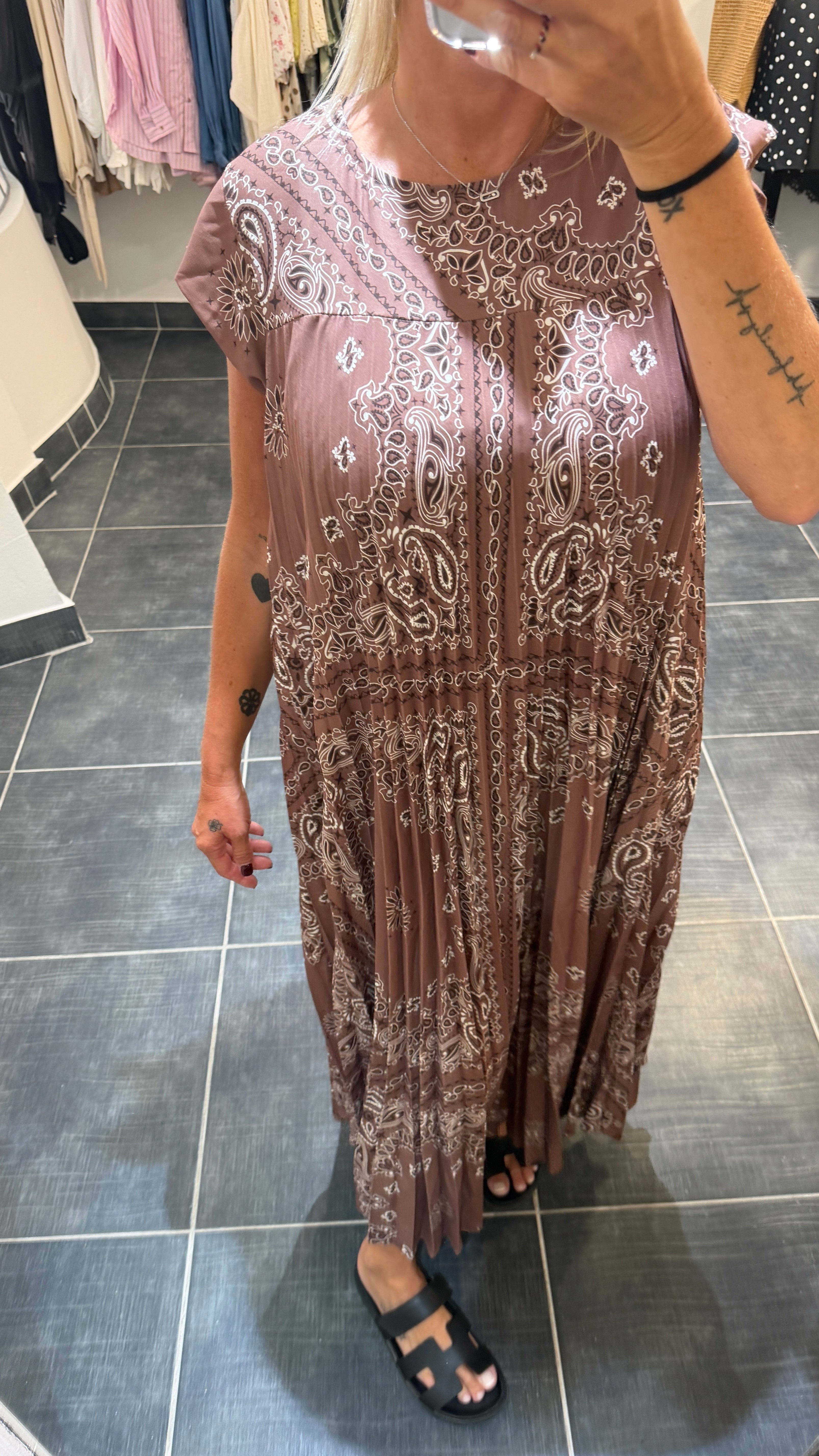 Robe Plissée motifs bandanas CORINNE Chocolat