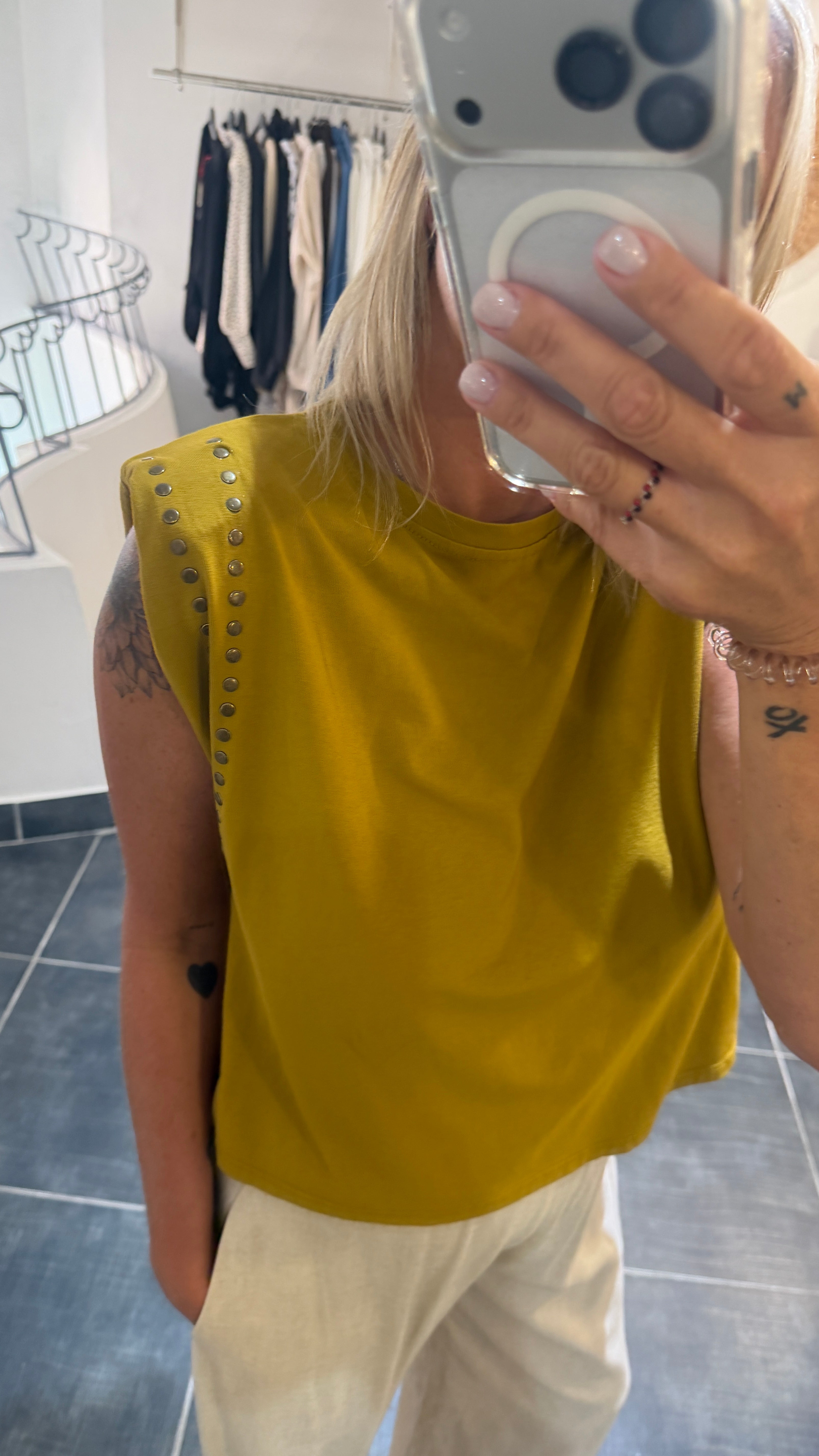 Top à épaulettes détails cloutés GANOU Jaune moutarde