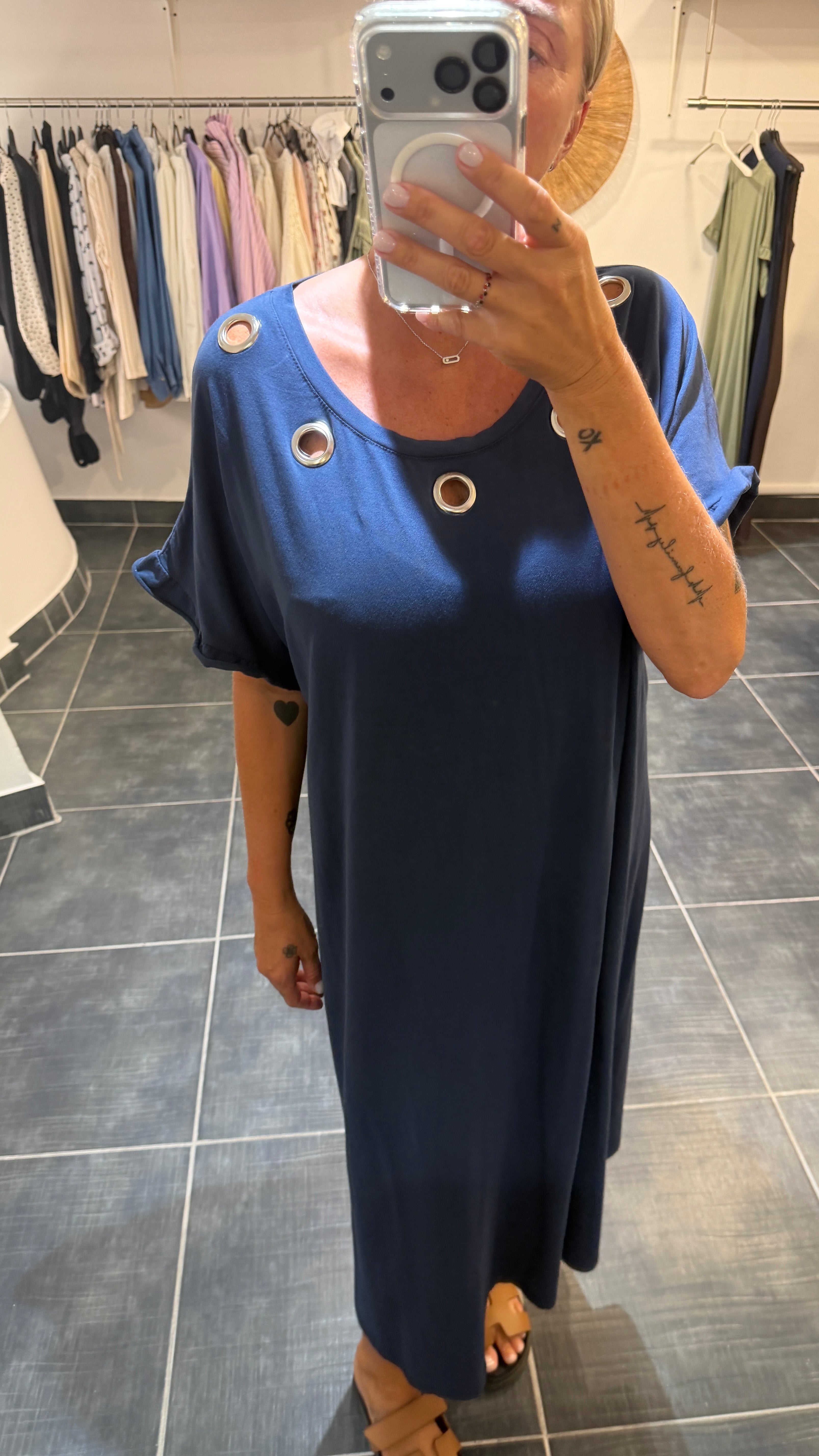 Robe tee-shirt longue avec œillets MAGALI Marine