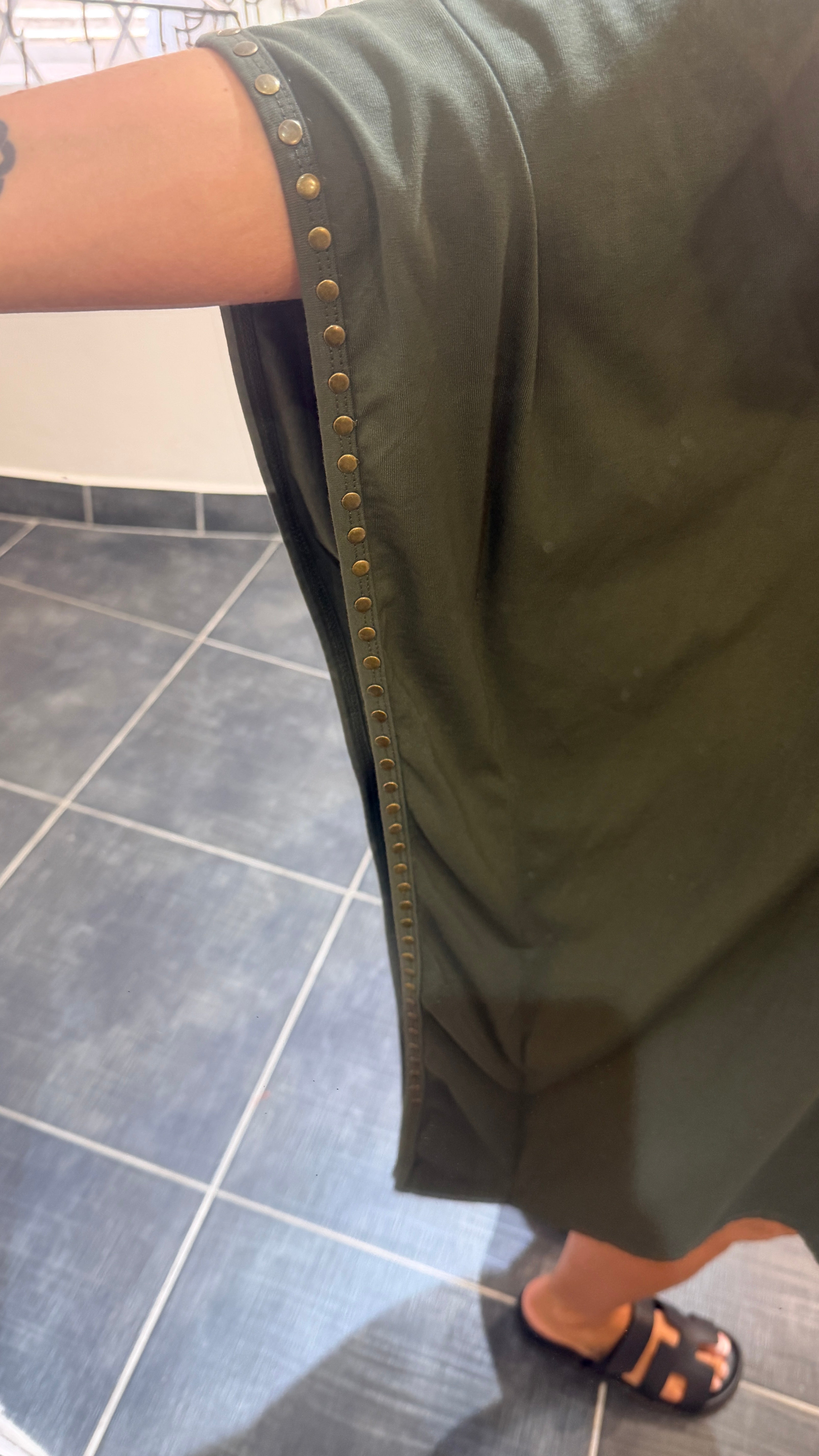 Robe courte et ample détails cloutés YODA Kaki