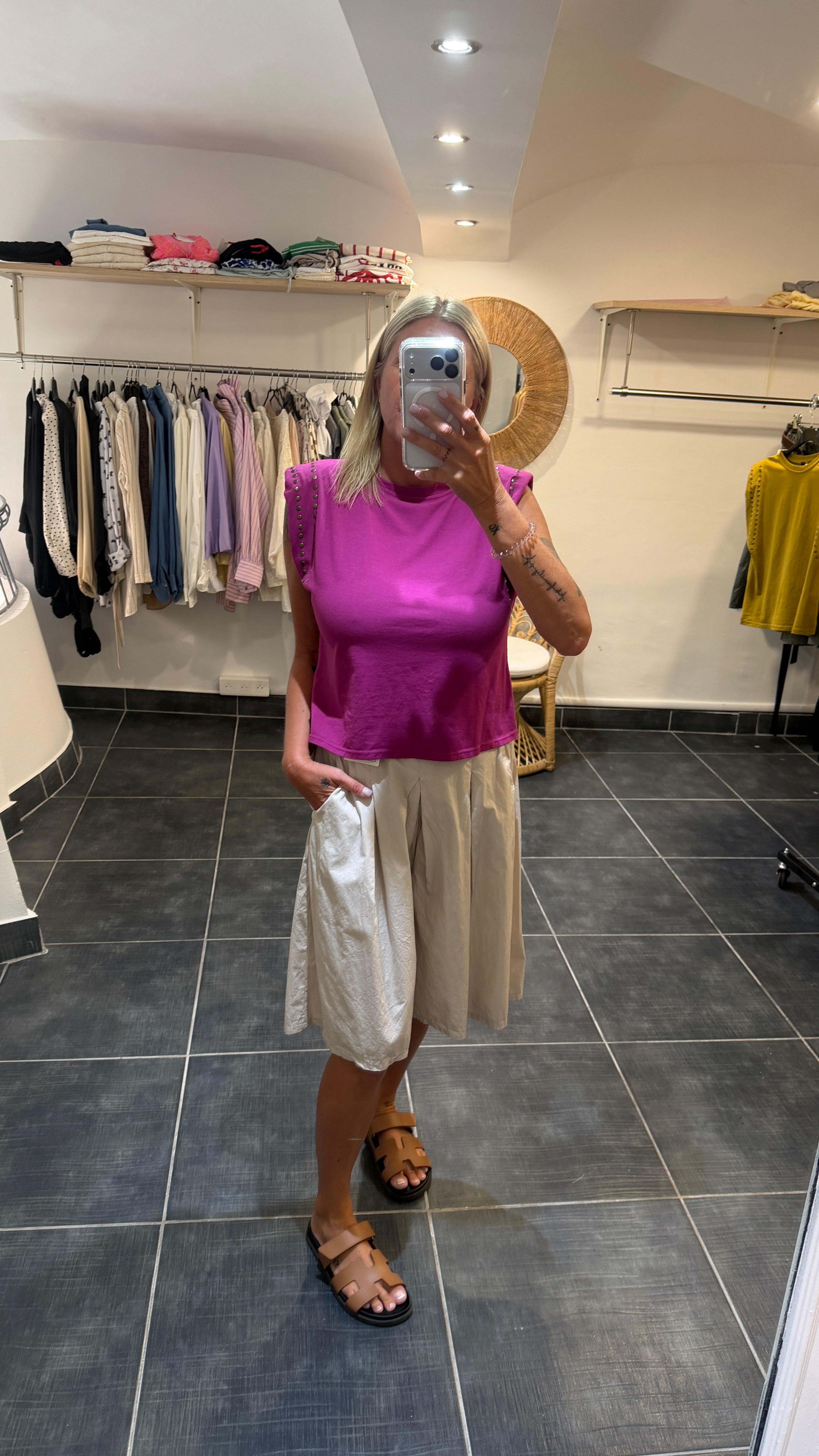 Top à épaulettes détails cloutés GANOU Fuschia