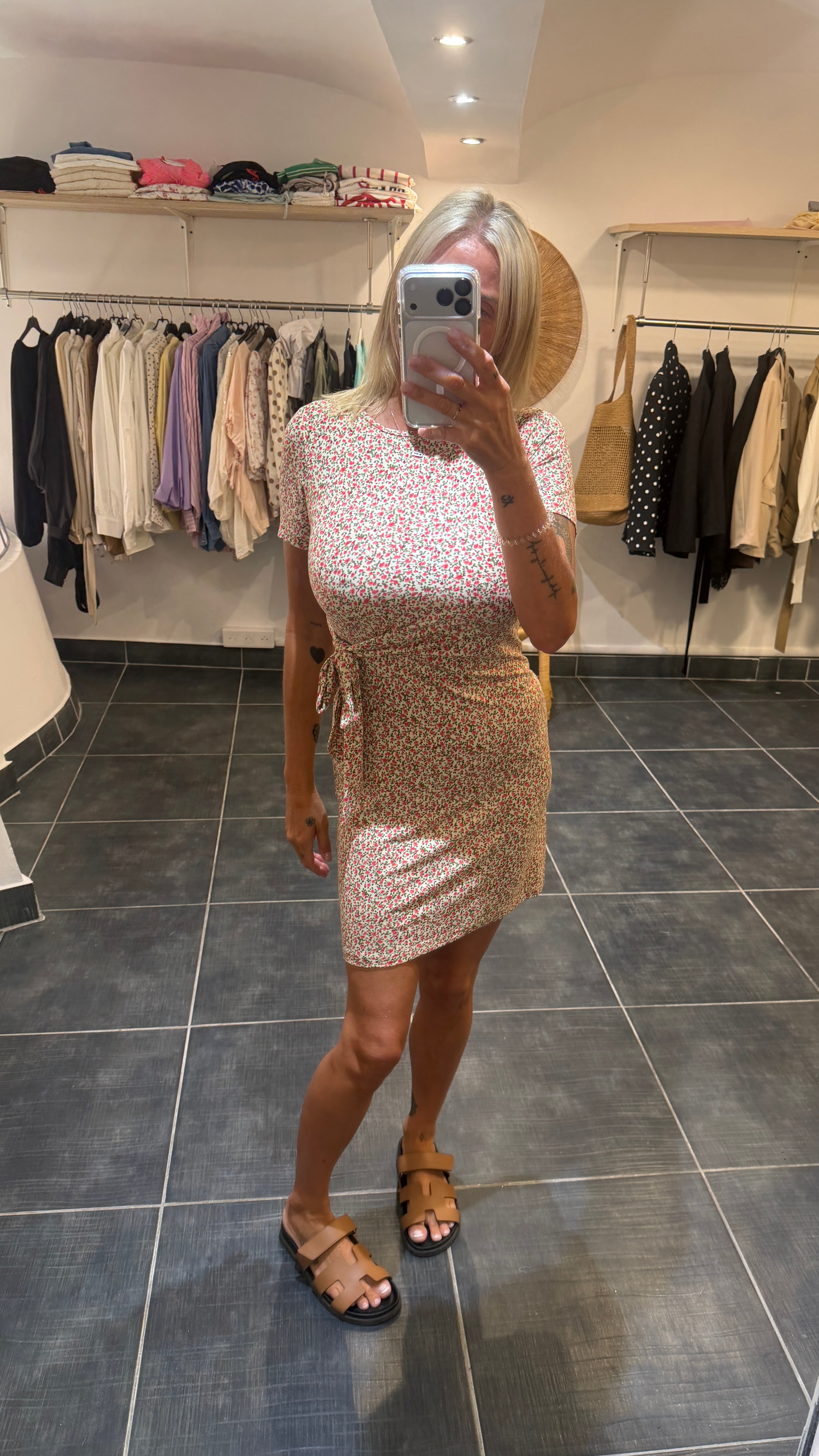 Robe courte près du corps Fleuri PIVOINE Ecru