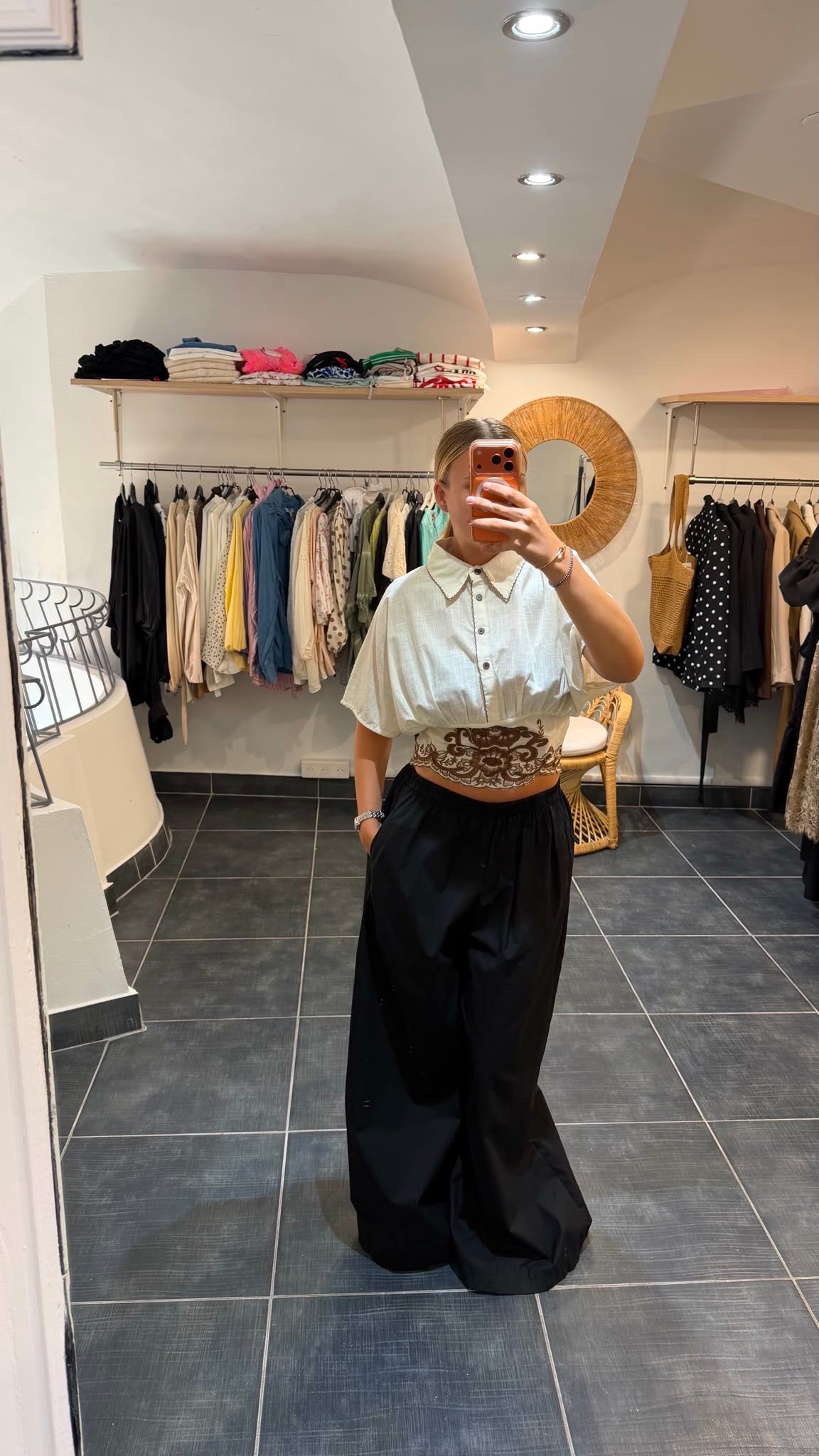 Blouse courte brodée GHJULIANA Beige