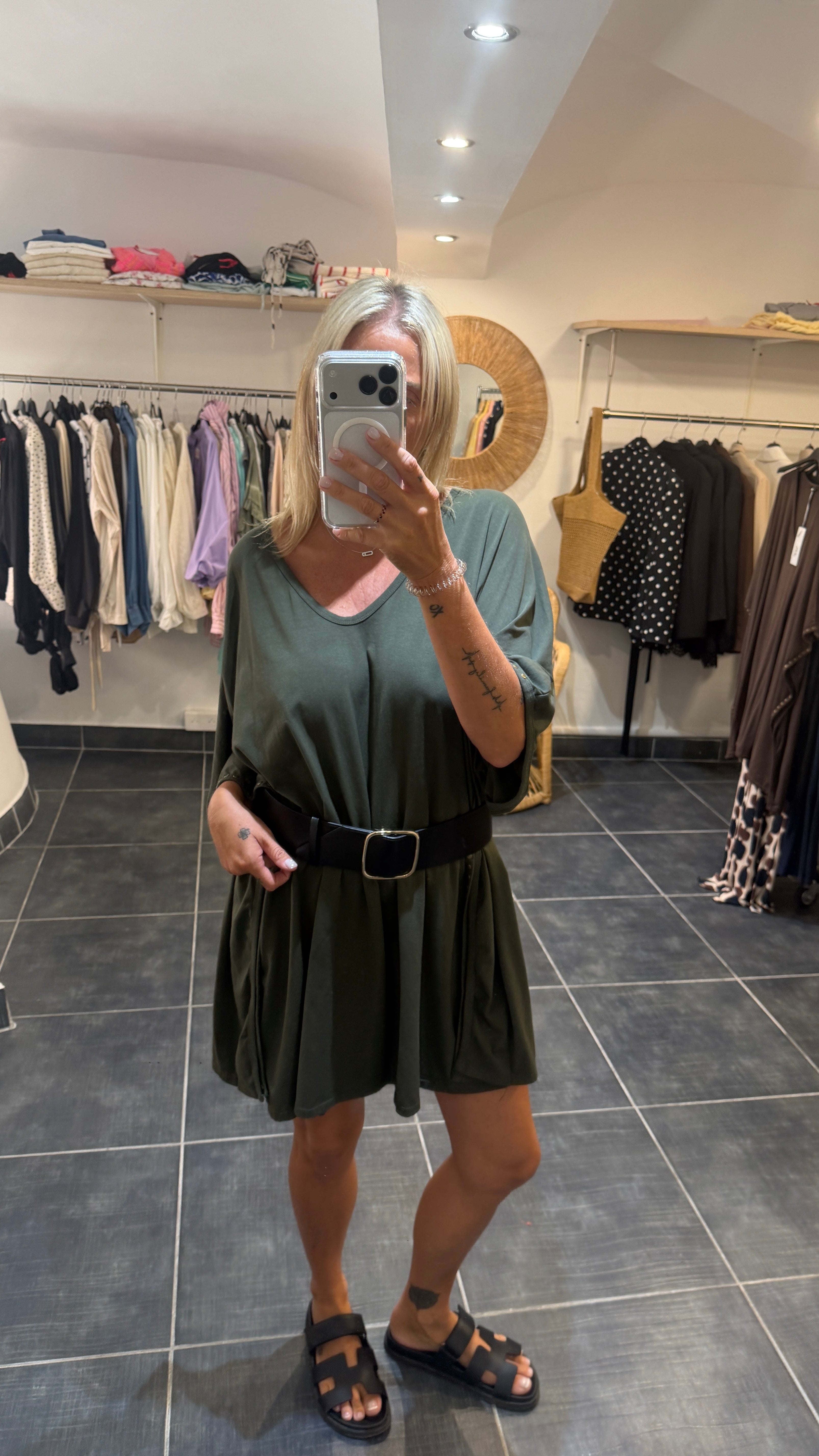 Robe courte et ample détails cloutés YODA Kaki