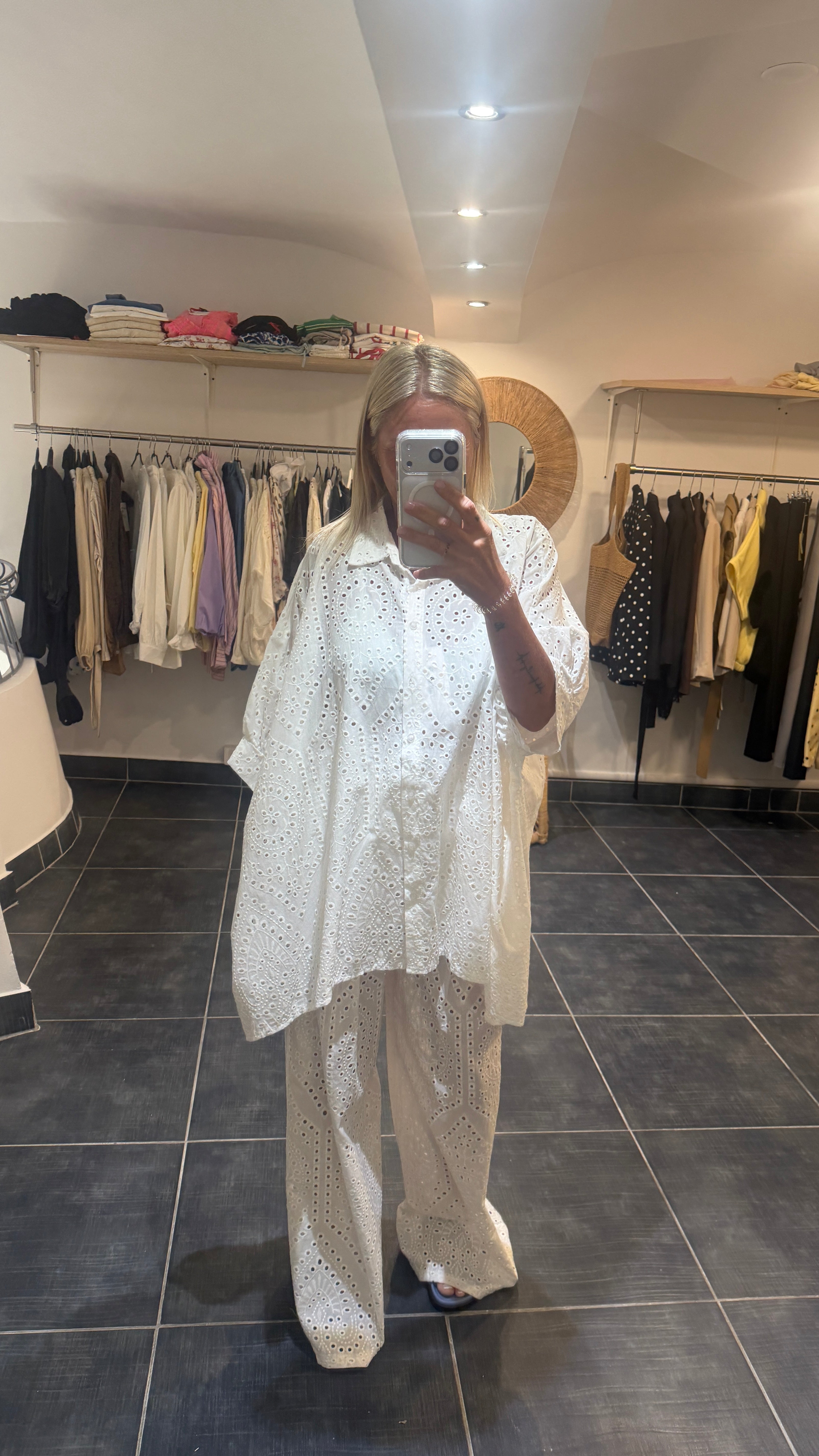 Chemise large en longue en broderie anglaise ANIA Blanc