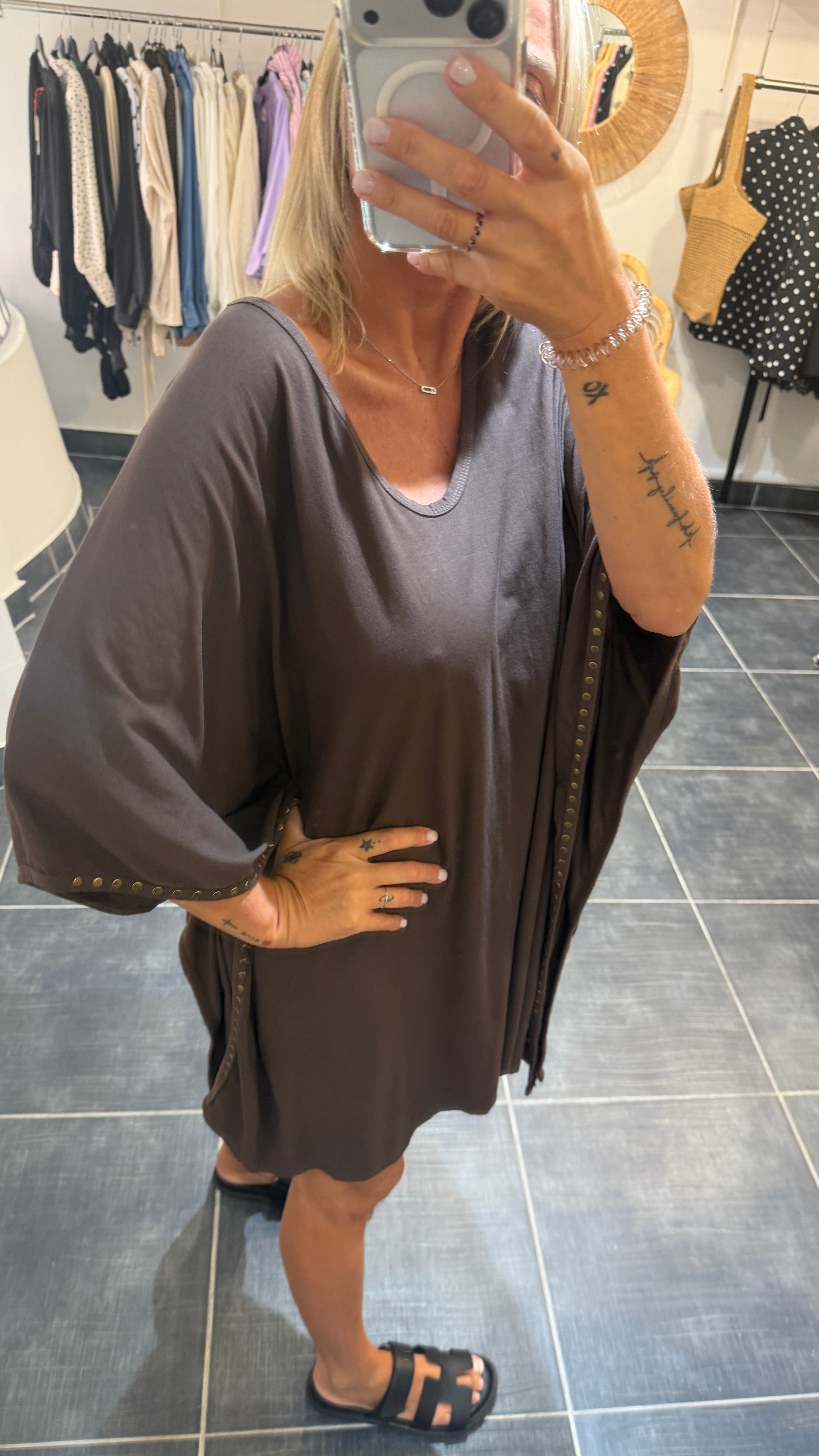 Robe courte et ample détails cloutés YODA Chocolat