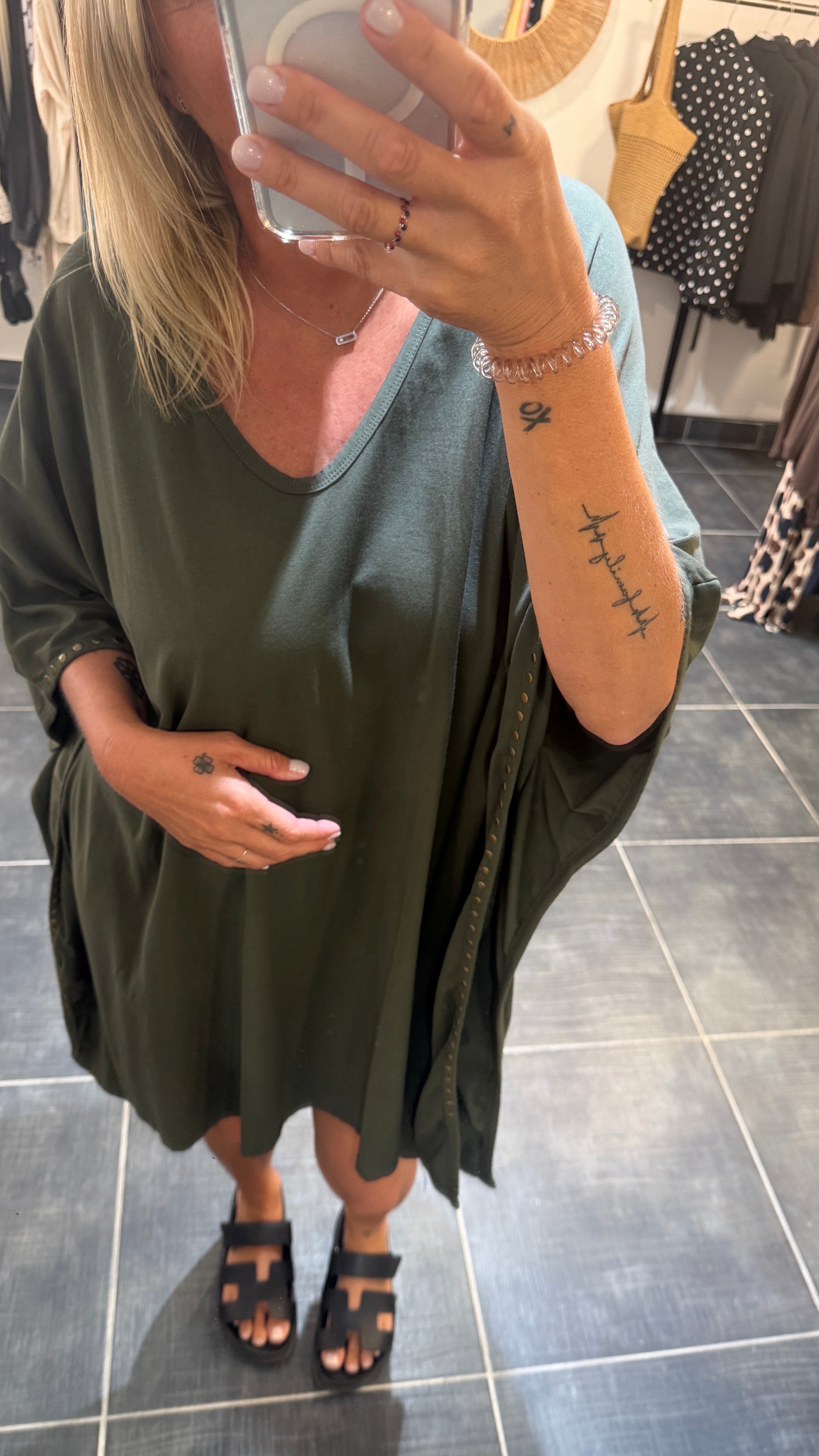Robe courte et ample détails cloutés YODA Kaki
