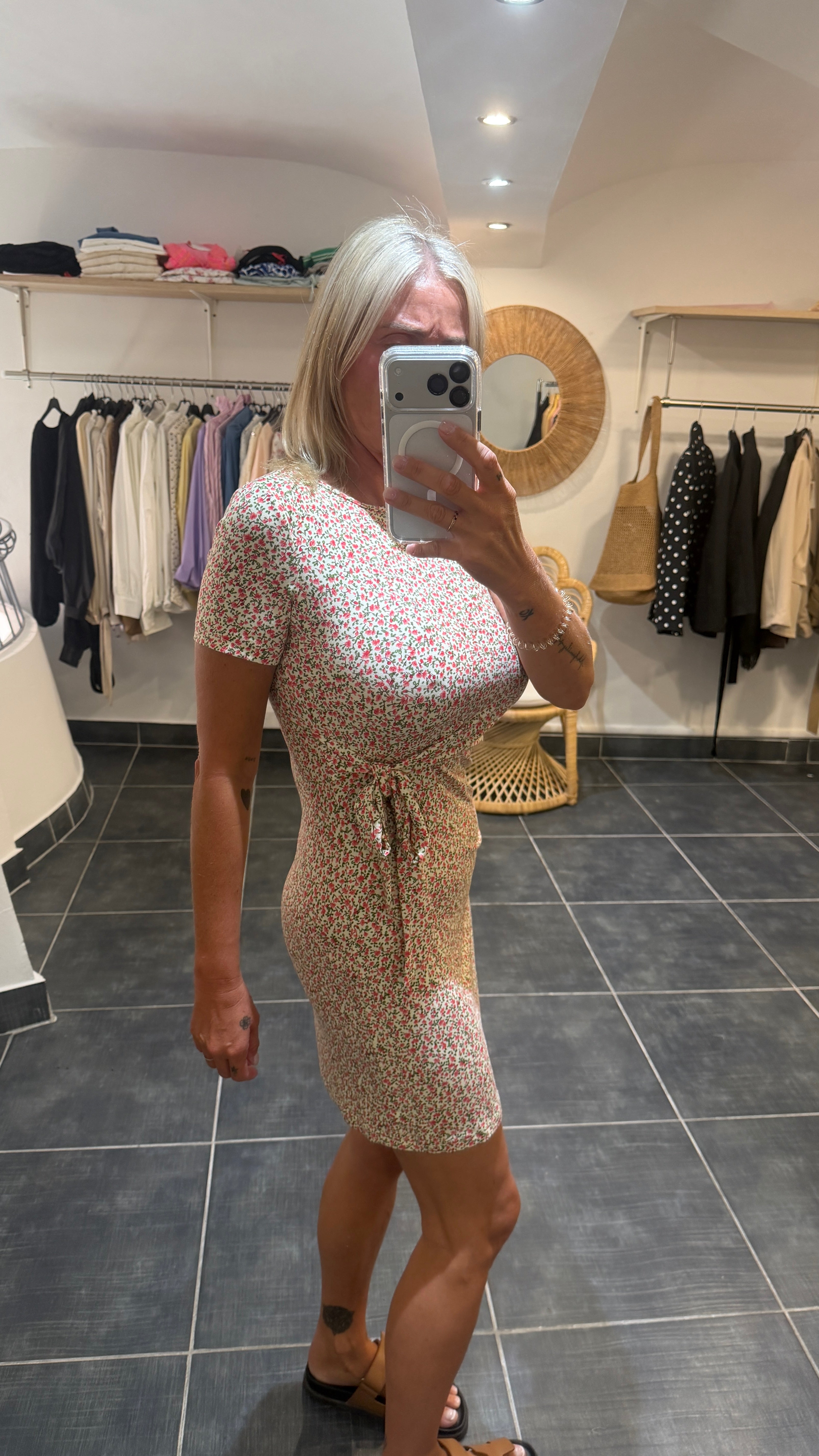 Robe courte près du corps Fleuri PIVOINE Ecru