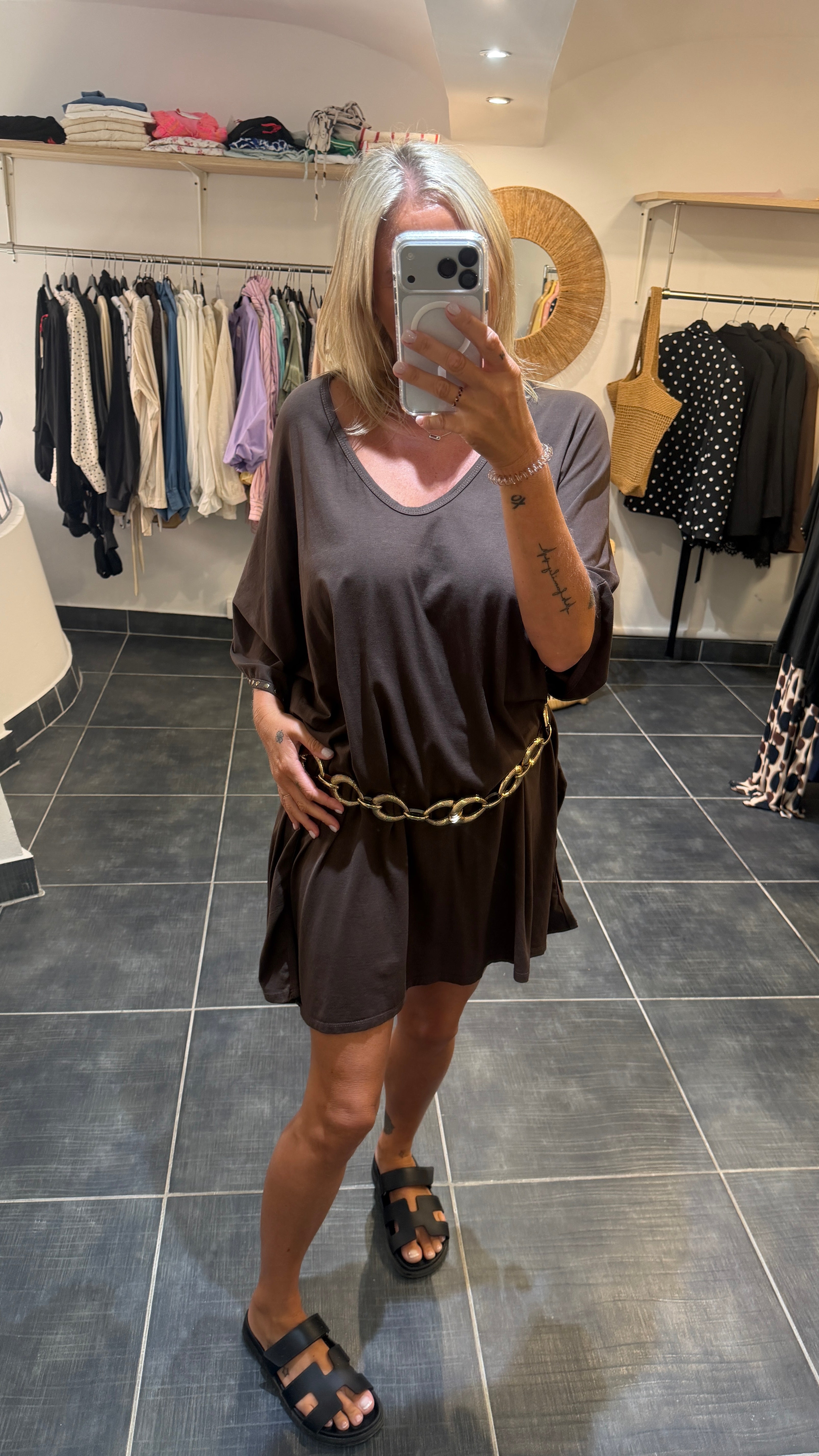 Robe courte et ample détails cloutés YODA Chocolat
